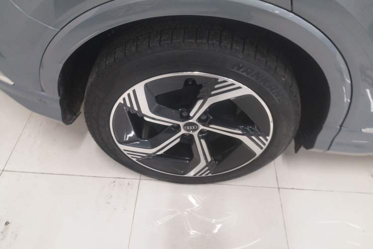 Used Audi Q4 e-tron 2022 40 e-tron First Edition Exterior 8