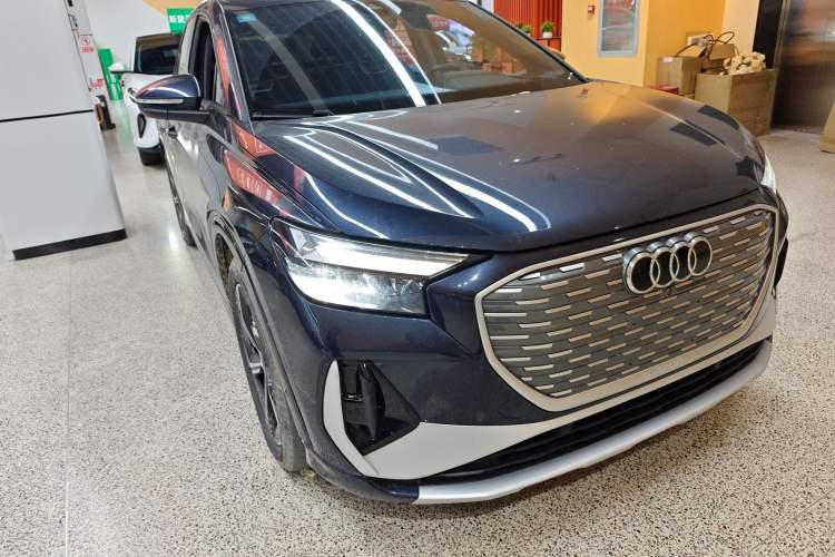 Used Audi Q4 e-tron 2022 40 e-tron First Edition Front Right 45 Deg