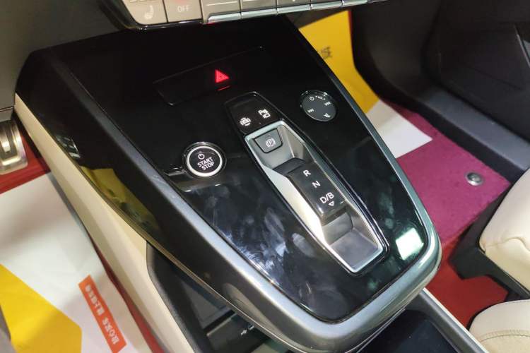 Used Audi Q4 e-tron 2022 40 e-tron Boundary Edition Gear Lever