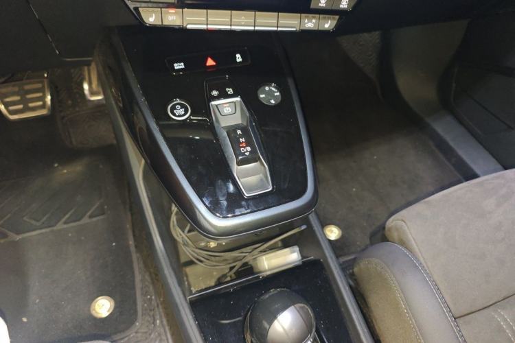 Used Audi Q4 e-tron 2022 40 e-tron Boundary Edition Gear Lever