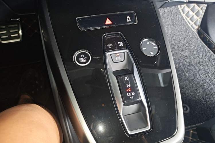 Used Audi Q4 e-tron 2022 40 e-tron Adventure Edition Gear Lever