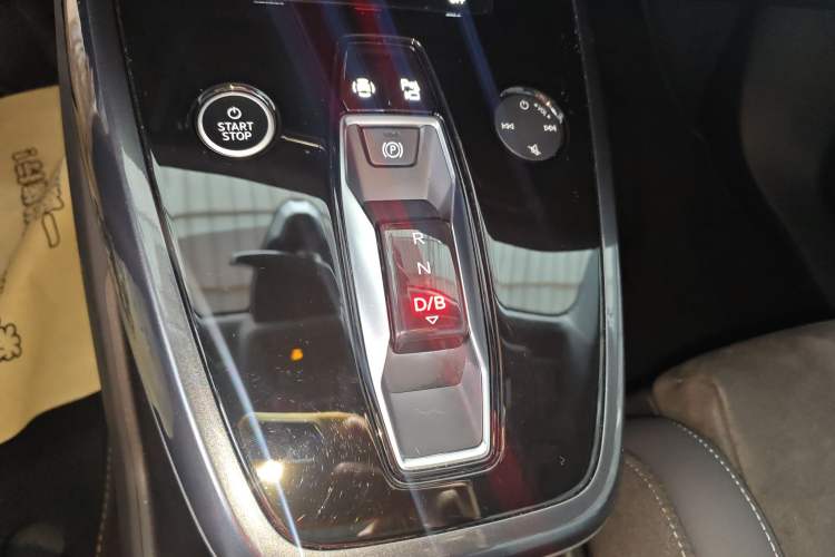 Used Audi Q4 e-tron 2022 50 e-tron quattro Creation Edition Gear Lever