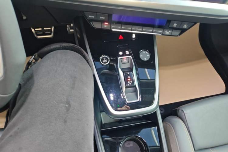 Used Audi Q4 e-tron 2022 40 e-tron Adventure Edition Gear Lever