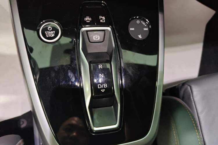 Used Audi Q4 e-tron 2022 40 e-tron Adventure Edition Gear Lever