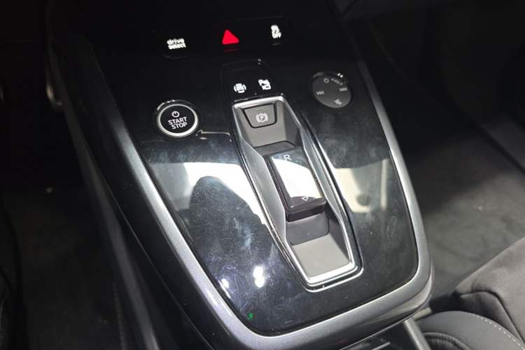 Used Audi Q4 e-tron 2022 50 e-tron quattro Visionary Edition Gear Lever