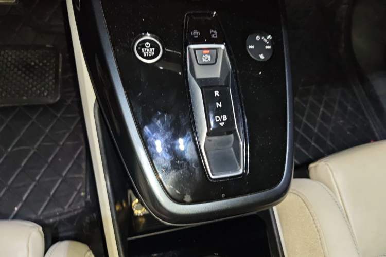 Used Audi Q4 e-tron 2022 40 e-tron First Edition Gear Lever
