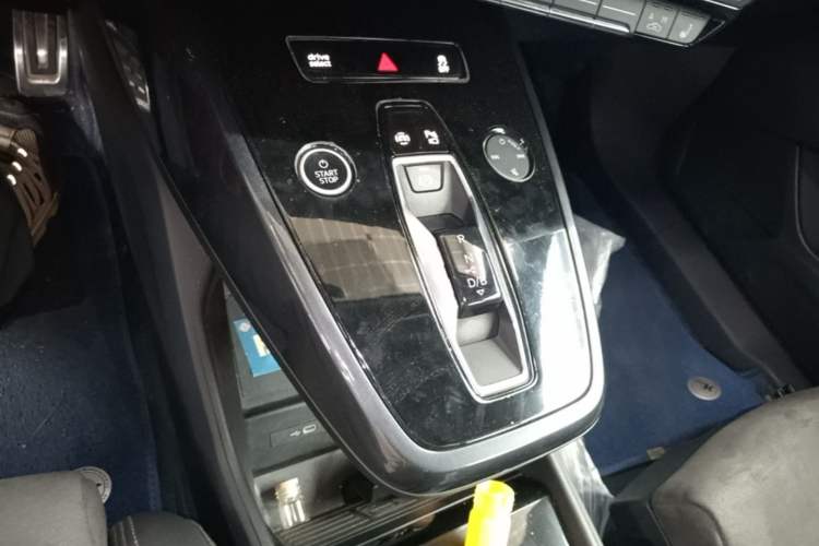 Used Audi Q4 e-tron 2022 40 e-tron Boundary Edition Gear Lever