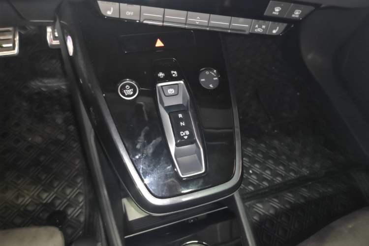 Used Audi Q4 e-tron 2022 40 e-tron Boundary Edition Gear Lever