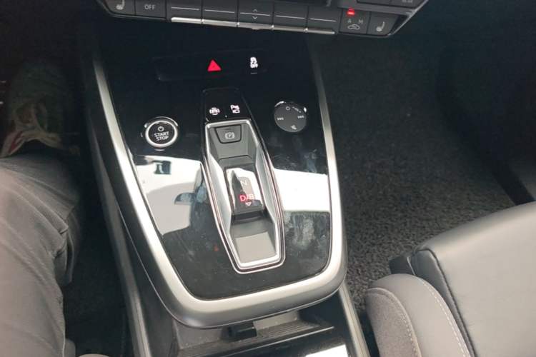 Used Audi Q4 e-tron 2022 40 e-tron Adventure Edition Gear Lever