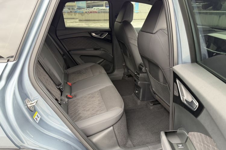 Used Audi Q4 e-tron 2022 50 e-tron quattro Creation Edition Interior 1