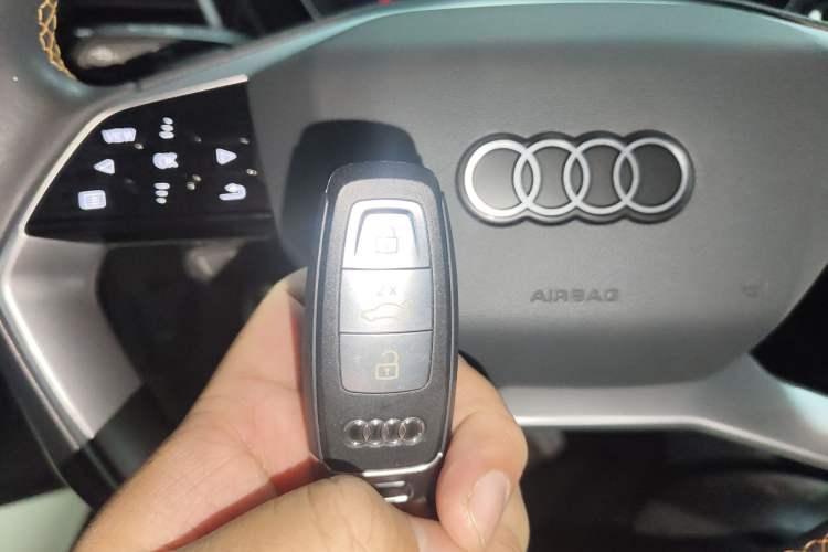 Used Audi Q4 e-tron 2022 50 e-tron quattro Visionary Edition Interior 1
