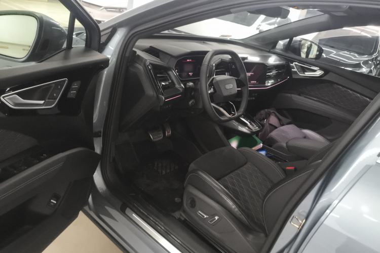 Used Audi Q4 e-tron 2022 50 e-tron quattro Visionary Edition Interior 3