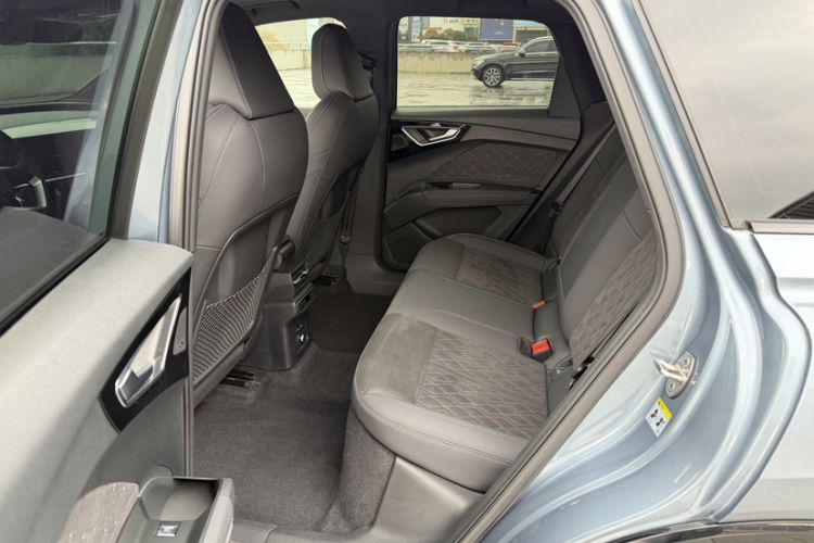 Used Audi Q4 e-tron 2022 50 e-tron quattro Creation Edition Interior 3
