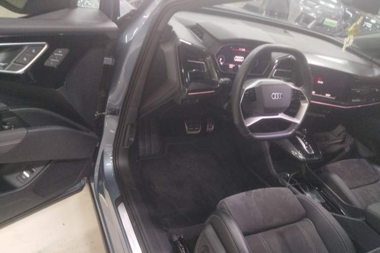 Used Audi Q4 e-tron 2022 40 e-tron First Edition Interior 3