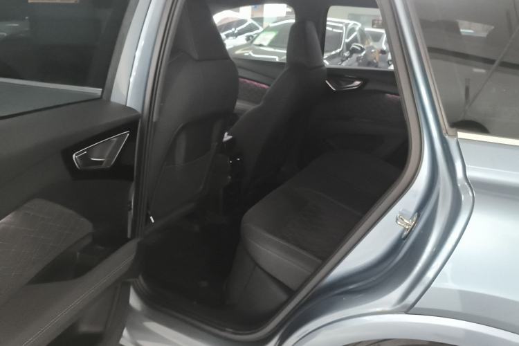 Used Audi Q4 e-tron 2022 50 e-tron quattro Visionary Edition Interior 4