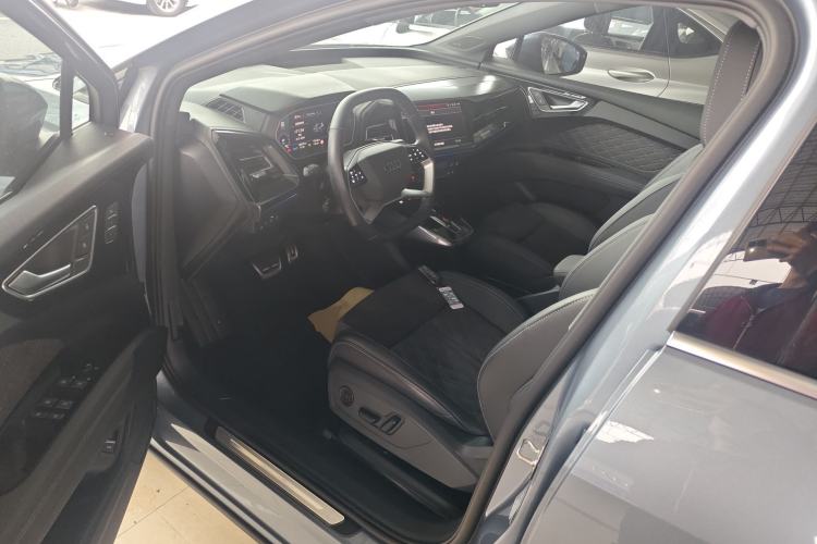 Used Audi Q4 e-tron 2022 50 e-tron quattro Creation Edition Left Front Seat