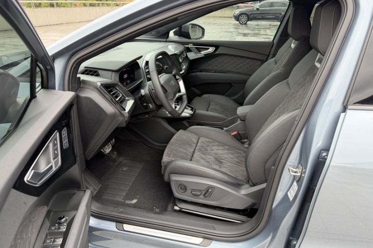 Used Audi Q4 e-tron 2022 50 e-tron quattro Creation Edition Left Front Seat