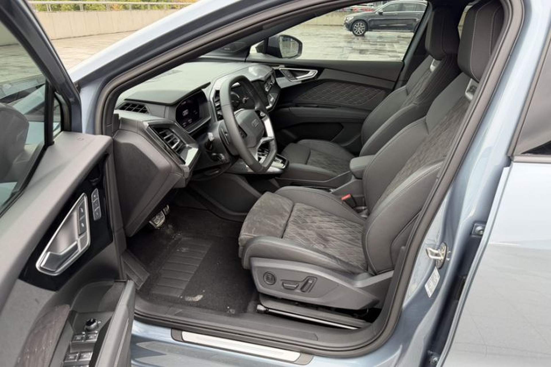Used Audi Q4 e-tron 2022 50 e-tron quattro Creation Edition Left Front Seat