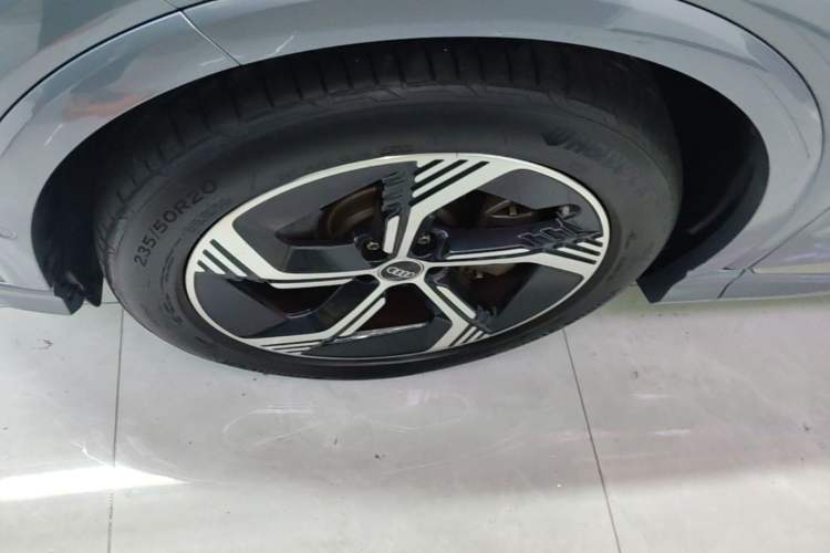 Used Audi Q4 e-tron 2022 50 e-tron quattro Visionary Edition Left Front Wheel Hub