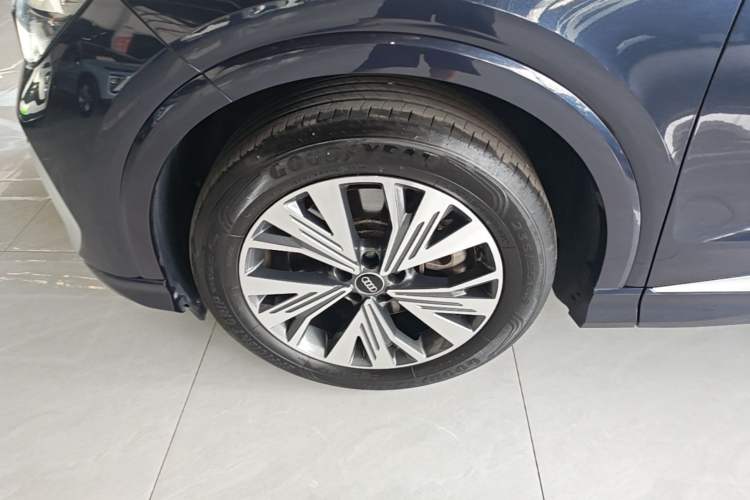 Used Audi Q4 e-tron 2022 40 e-tron Adventure Edition Left Front Wheel Hub