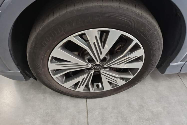 Used Audi Q4 e-tron 2022 40 e-tron Adventure Edition Left Front Wheel Hub