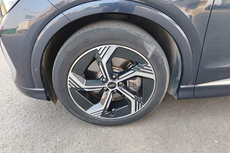 Used Audi Q4 e-tron 2022 40 e-tron Boundary Edition Left Front Wheel Hub