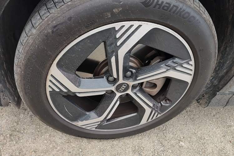 Used Audi Q4 e-tron 2022 40 e-tron Boundary Edition Left Front Wheel Hub