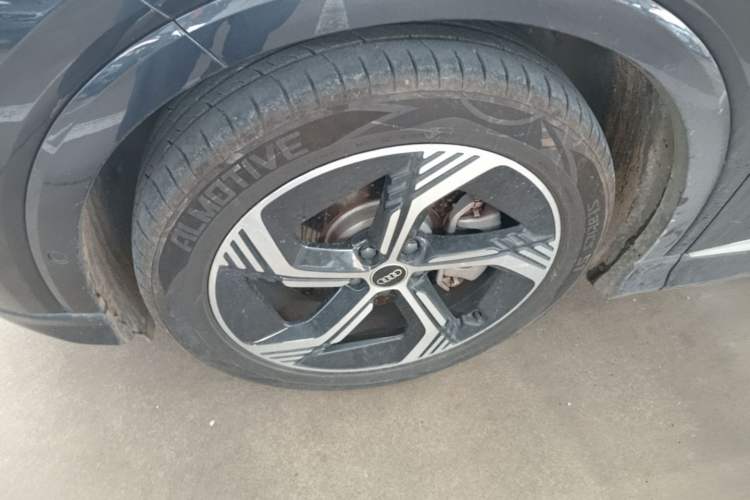 Used Audi Q4 e-tron 2022 40 e-tron Boundary Edition Left Front Wheel Hub