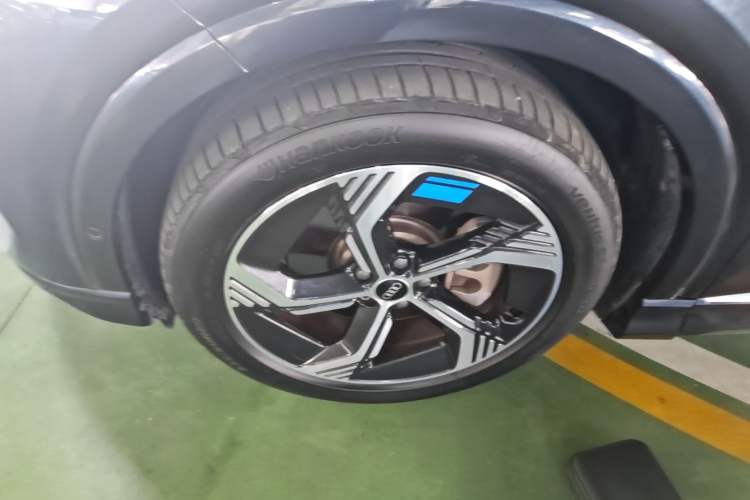 Used Audi Q4 e-tron 2022 40 e-tron Boundary Edition Left Front Wheel Hub