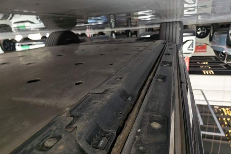 Used Audi Q4 e-tron 2022 40 e-tron Adventure Edition Left Side Sill