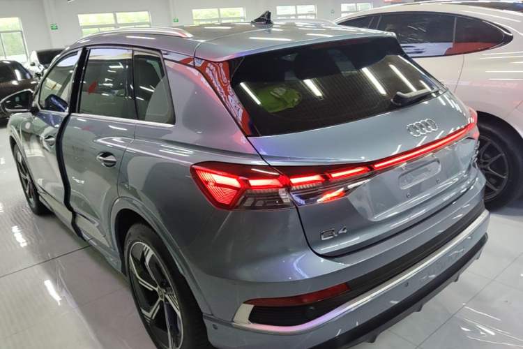 Used Audi Q4 e-tron 2022 50 e-tron quattro Visionary Edition Rear Left 45 Deg