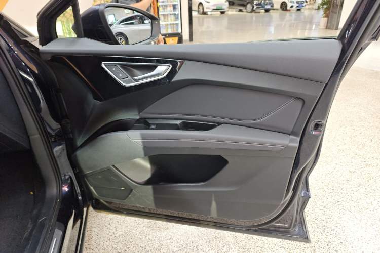 Used Audi Q4 e-tron 2022 40 e-tron First Edition Right Front Door Interior