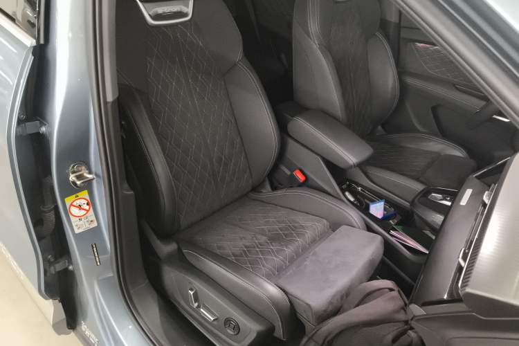 Used Audi Q4 e-tron 2022 50 e-tron quattro Visionary Edition Right Front Seat