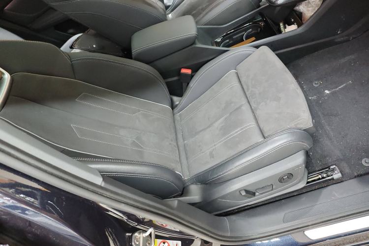 Used Audi Q4 e-tron 2022 40 e-tron First Edition Right Front Seat