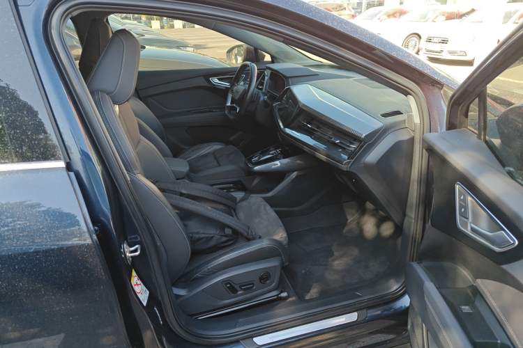 Used Audi Q4 e-tron 2022 50 e-tron quattro Visionary Edition Right Front Seat