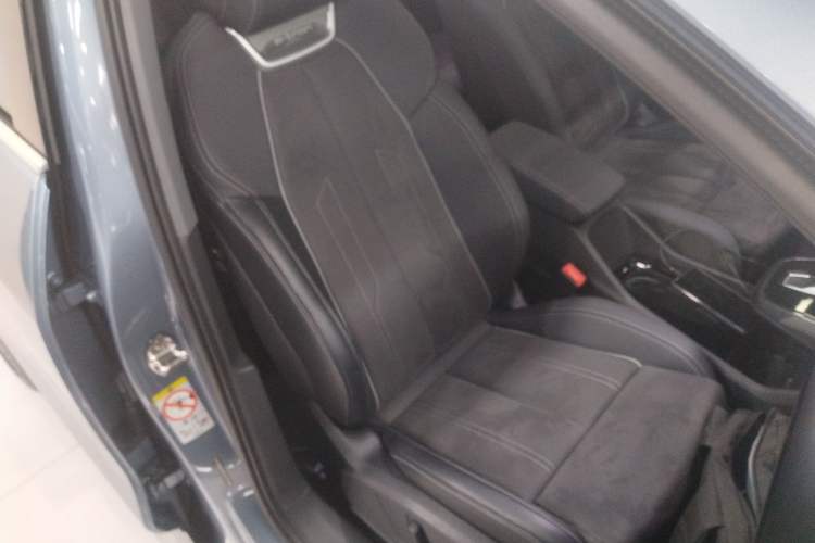 Used Audi Q4 e-tron 2022 40 e-tron First Edition Right Front Seat