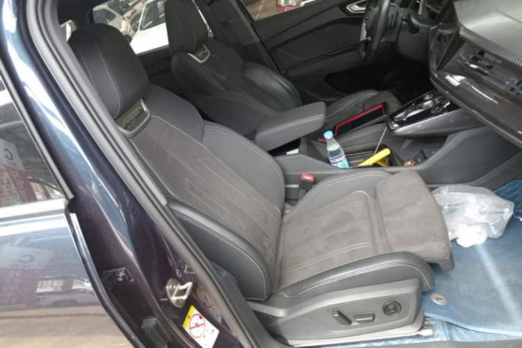 Used Audi Q4 e-tron 2022 40 e-tron Boundary Edition Right Front Seat