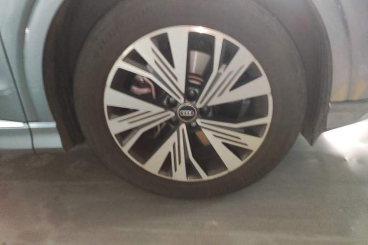 Used Audi Q4 e-tron 2022 40 e-tron Adventure Edition Right Front Wheel Hub
