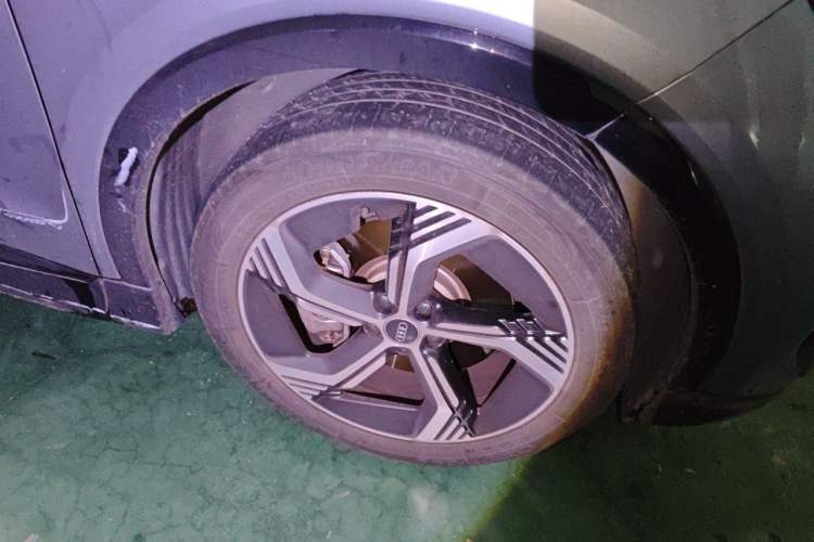 Used Audi Q4 e-tron 2022 40 e-tron First Edition Right Front Wheel Hub