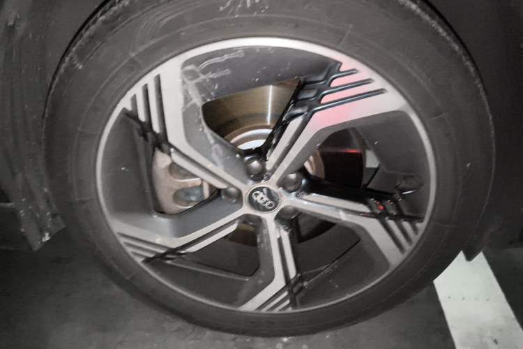 Used Audi Q4 e-tron 2022 40 e-tron Boundary Edition Right Front Wheel Hub
