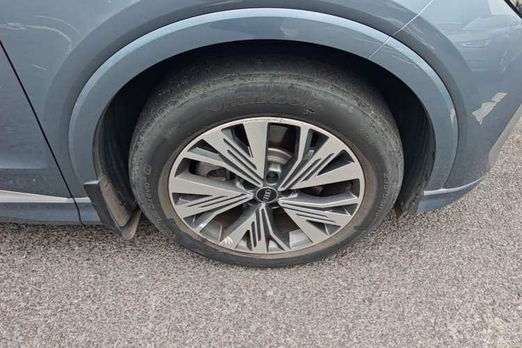 Used Audi Q4 e-tron 2022 40 e-tron Adventure Edition Right Front Wheel Hub