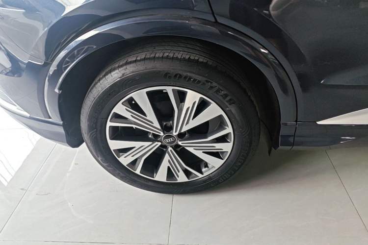 Used Audi Q4 e-tron 2022 40 e-tron Adventure Edition Right Rear Wheel Hub