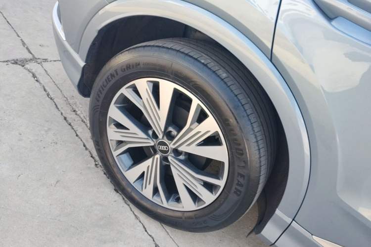 Used Audi Q4 e-tron 2022 40 e-tron Adventure Edition Right Rear Wheel Hub