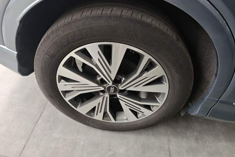 Used Audi Q4 e-tron 2022 40 e-tron Adventure Edition Right Rear Wheel Hub