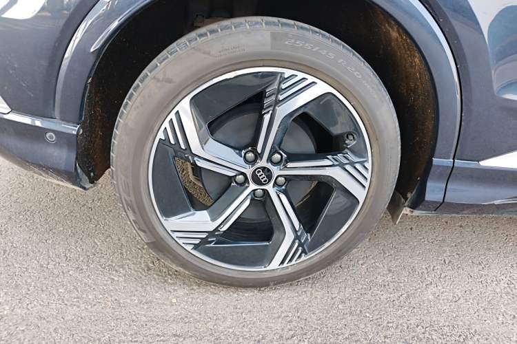 Used Audi Q4 e-tron 2022 40 e-tron Boundary Edition Right Rear Wheel Hub