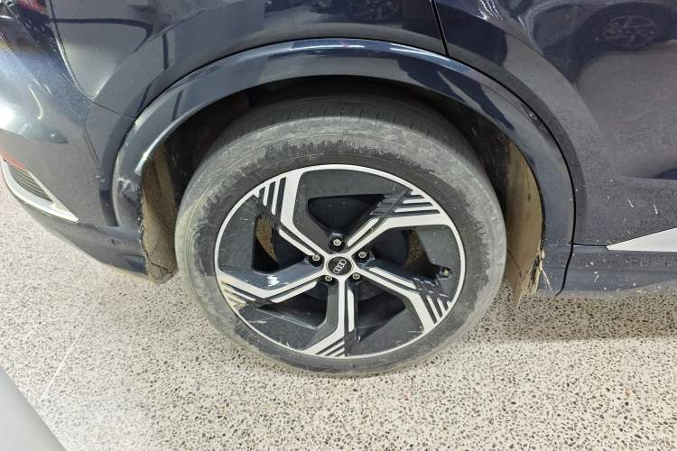 Used Audi Q4 e-tron 2022 40 e-tron First Edition Right Rear Wheel Hub