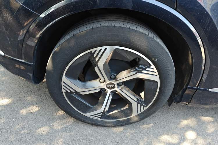 Used Audi Q4 e-tron 2022 50 e-tron quattro Visionary Edition Right Rear Wheel Hub