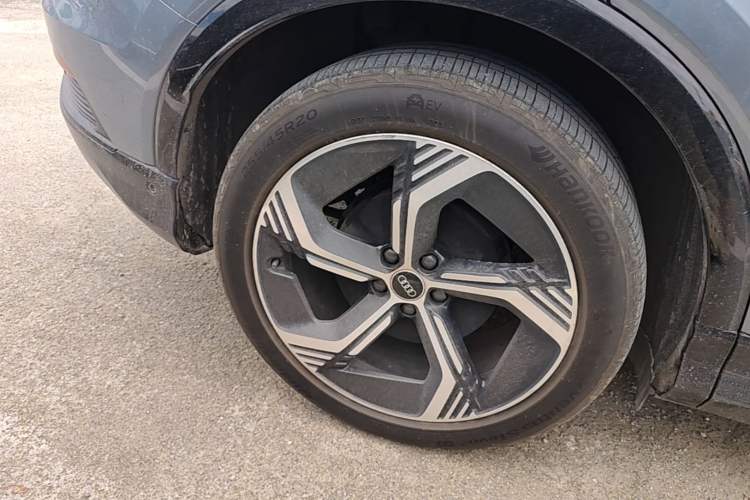 Used Audi Q4 e-tron 2022 40 e-tron Boundary Edition Right Rear Wheel Hub