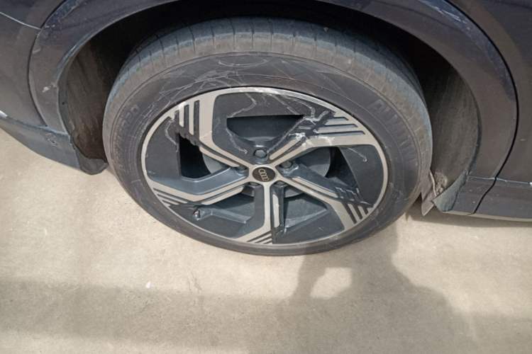 Used Audi Q4 e-tron 2022 40 e-tron Boundary Edition Right Rear Wheel Hub