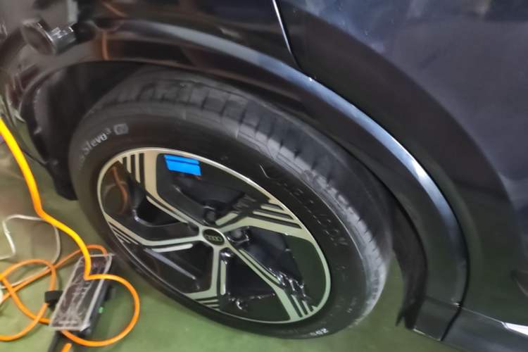 Used Audi Q4 e-tron 2022 40 e-tron Boundary Edition Right Rear Wheel Hub